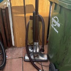 Kirby Vacuum Cleaner With Bags