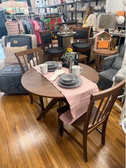 Three-piece set: dining table and two chairs ser the pictures
