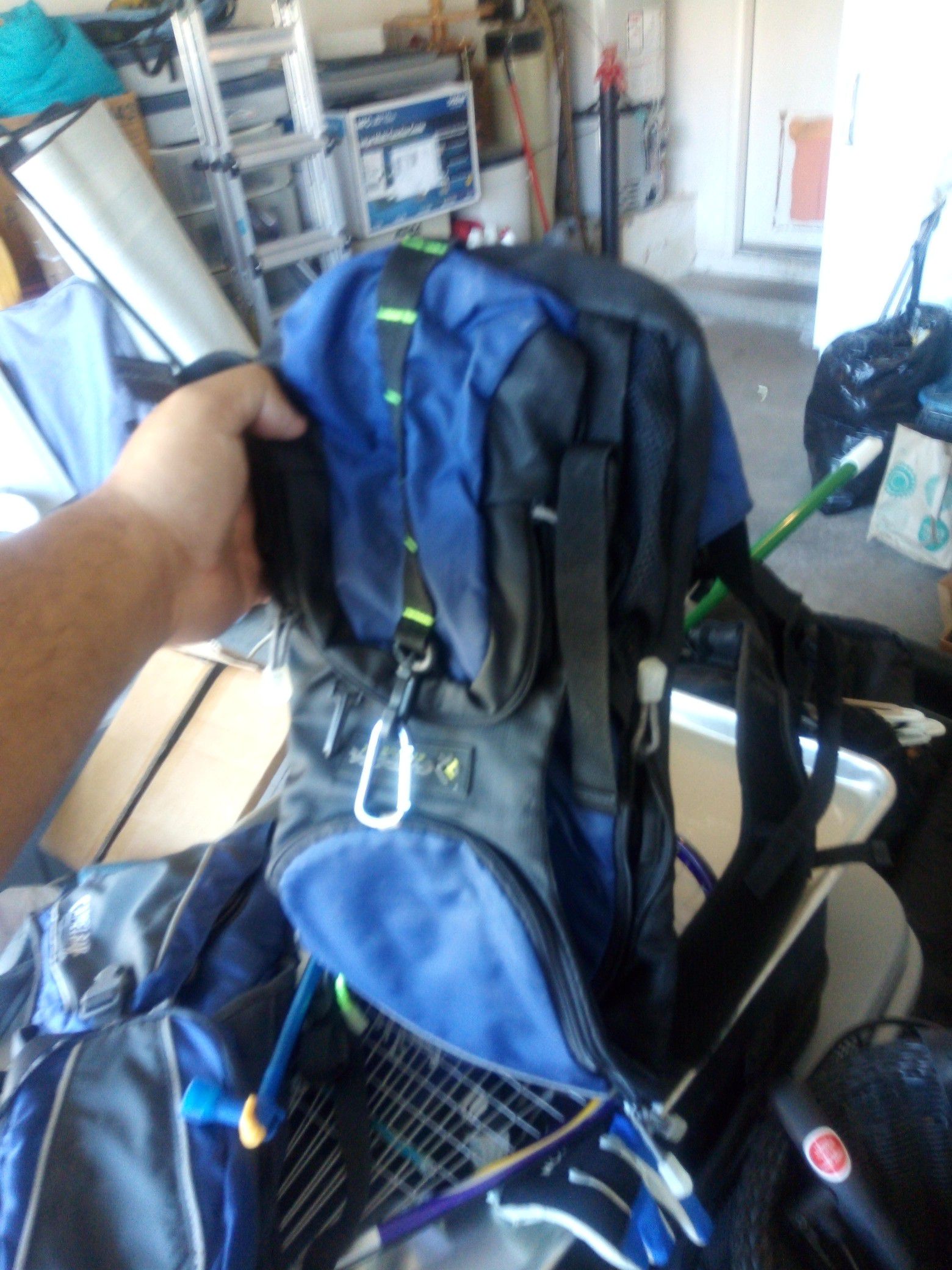 Hiking backpack for water hydration