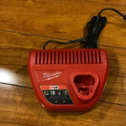 Milwaukee M12 Charger