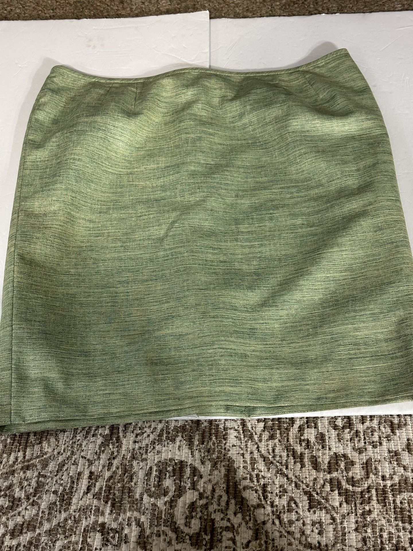 Kasper  Green With Metallic Thread Straight Skirt Knee Length Great Condition 