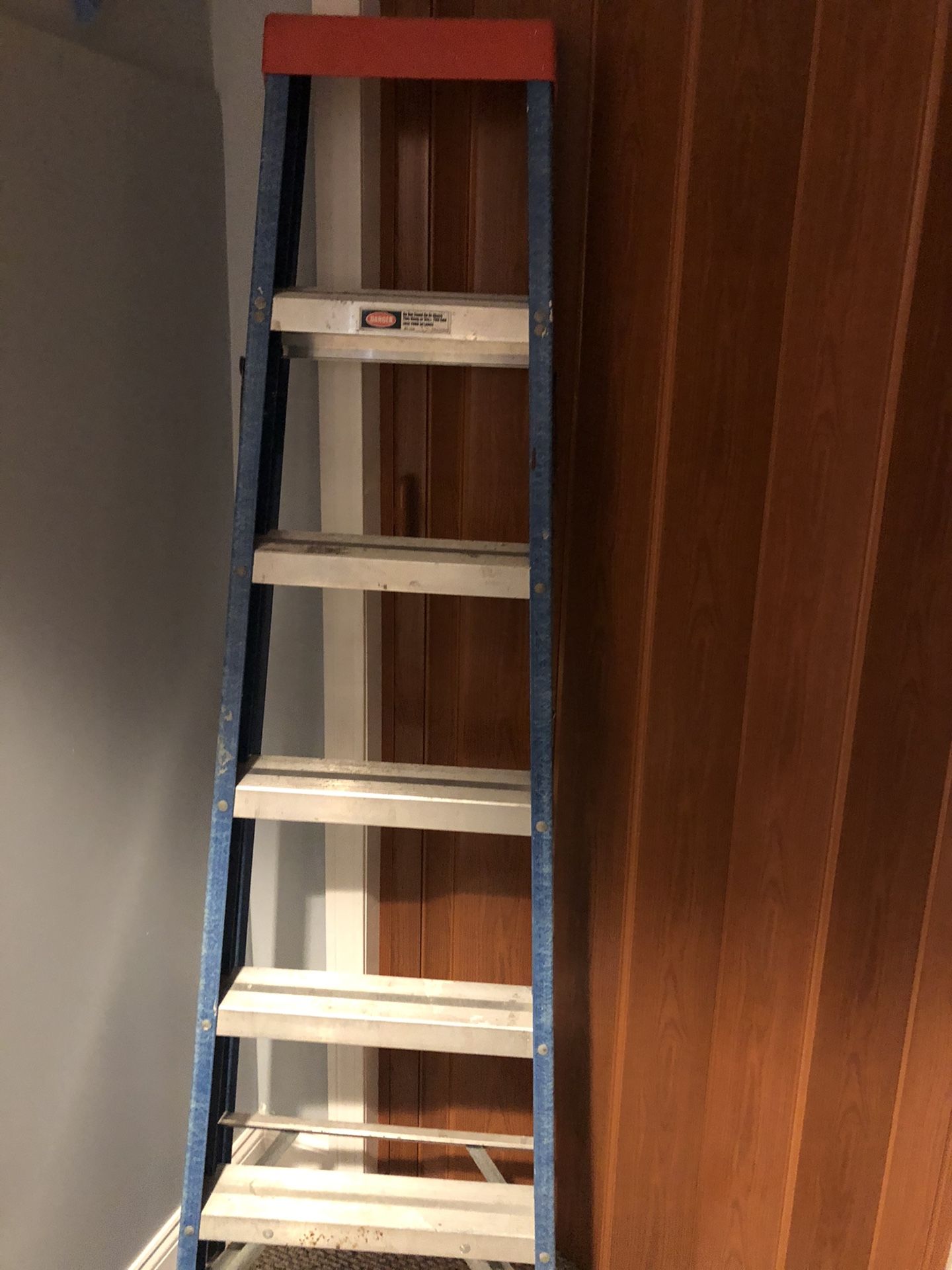 Louisville 6ft fiberglass ladder