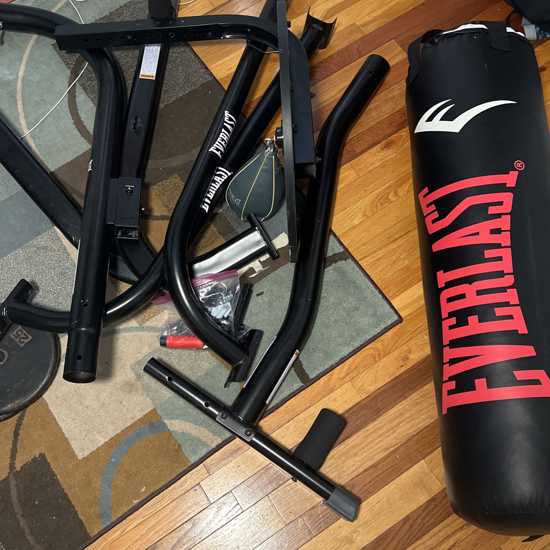 Everlast boxing bag with speed bag