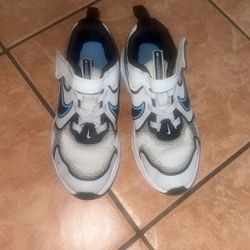 Nike Cosmic Runners Size 13 C Boys