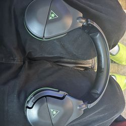 Wireless Turtle Beach Headset(XBOX AND PC ONLY)(Negotiable)