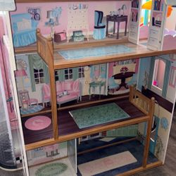 Doll Houses 