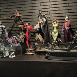 Batman DC Sideshow Premium Format Statues