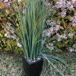 Faux Grass Potted Black Vase 2ft Artificial Plant Green