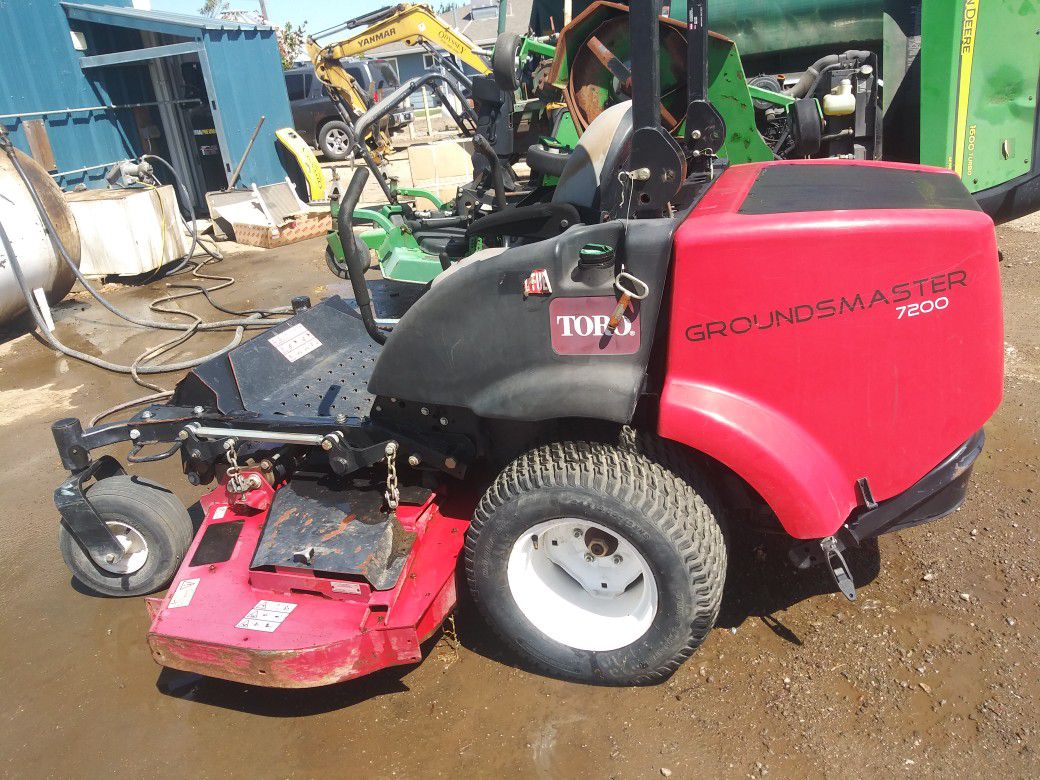 Toro ground master 7200 only 800 hours