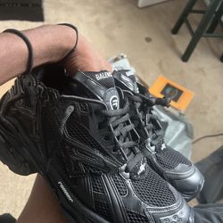 Black balenciaga runner 42