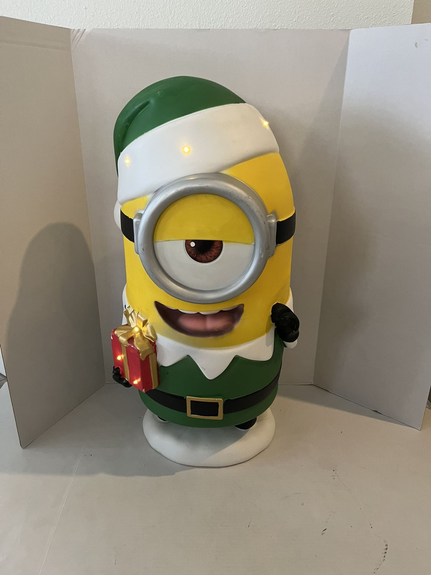 2.5 ft Minions LED Elf Christmas Blow Mold Stuart WORKING!!