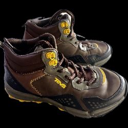 Outdoor Kids Boots. Size 1