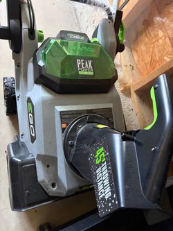 Electric snow blower mint condition with batteries. Winter is coming