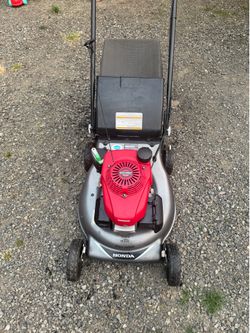 Honda Lawnmower push mower, 3 in 1 System. Twin blade advantage, . Auto Choke.
