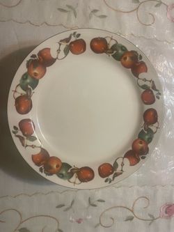 MAJESTICWARE by Oneida D.C. Brown & Co. Apples & Warblers. Plates. 2001