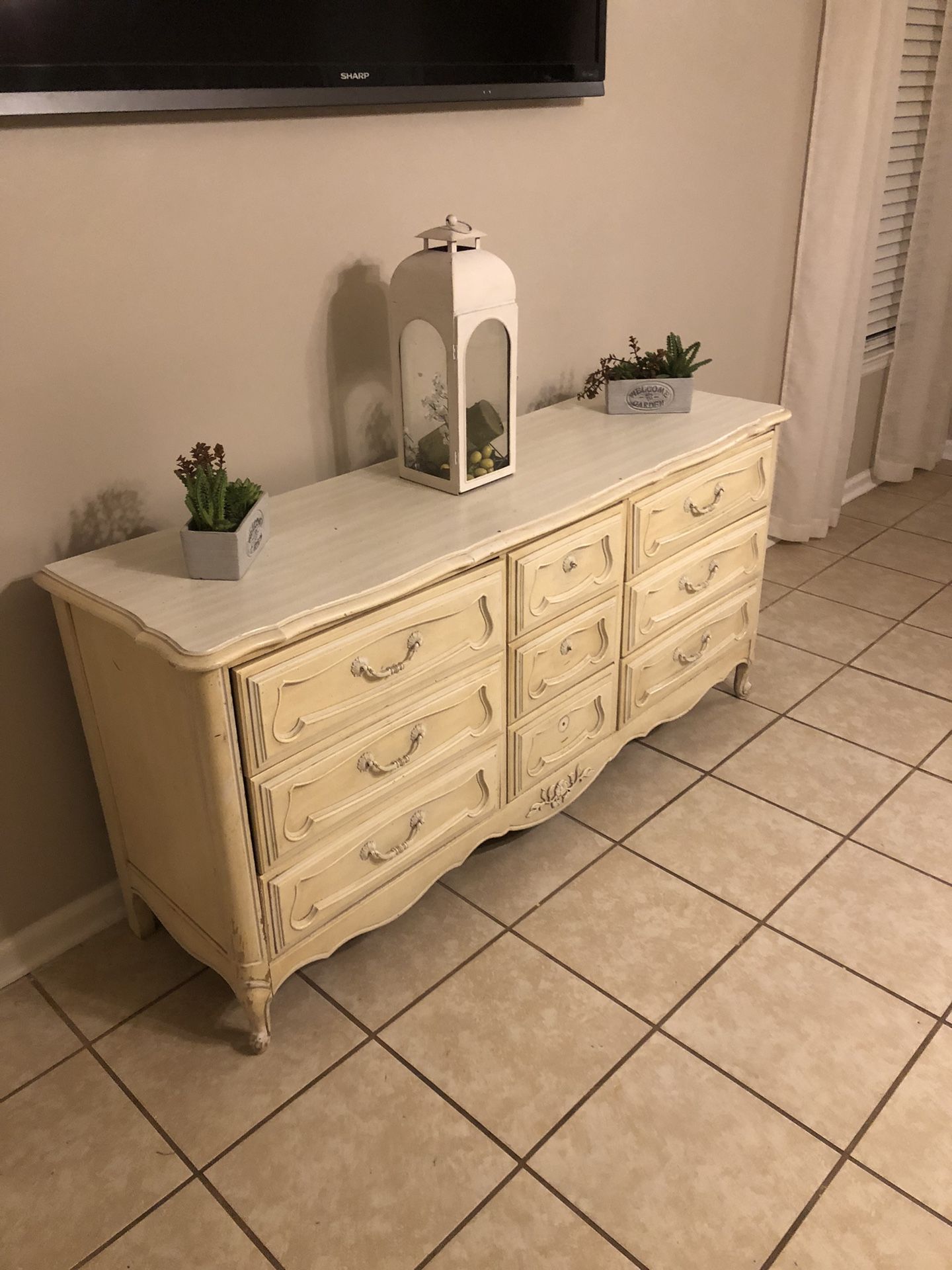 Dresser/buffet 