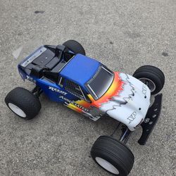 Team Associated T4 RC Car
