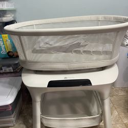 4 Moms Bassinet 
