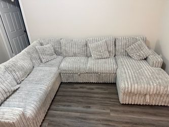 Large U-Shaped Sectional Sofa with Chaise