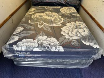Like New! Sleepy's Queen Mattress - Delivery Available
