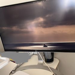 LG 4K UHD 27" LED-Lit Monitor 