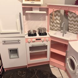 Play kitchen 