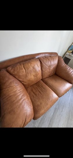 Leather sofa. Excellent condition. Made in Italy.