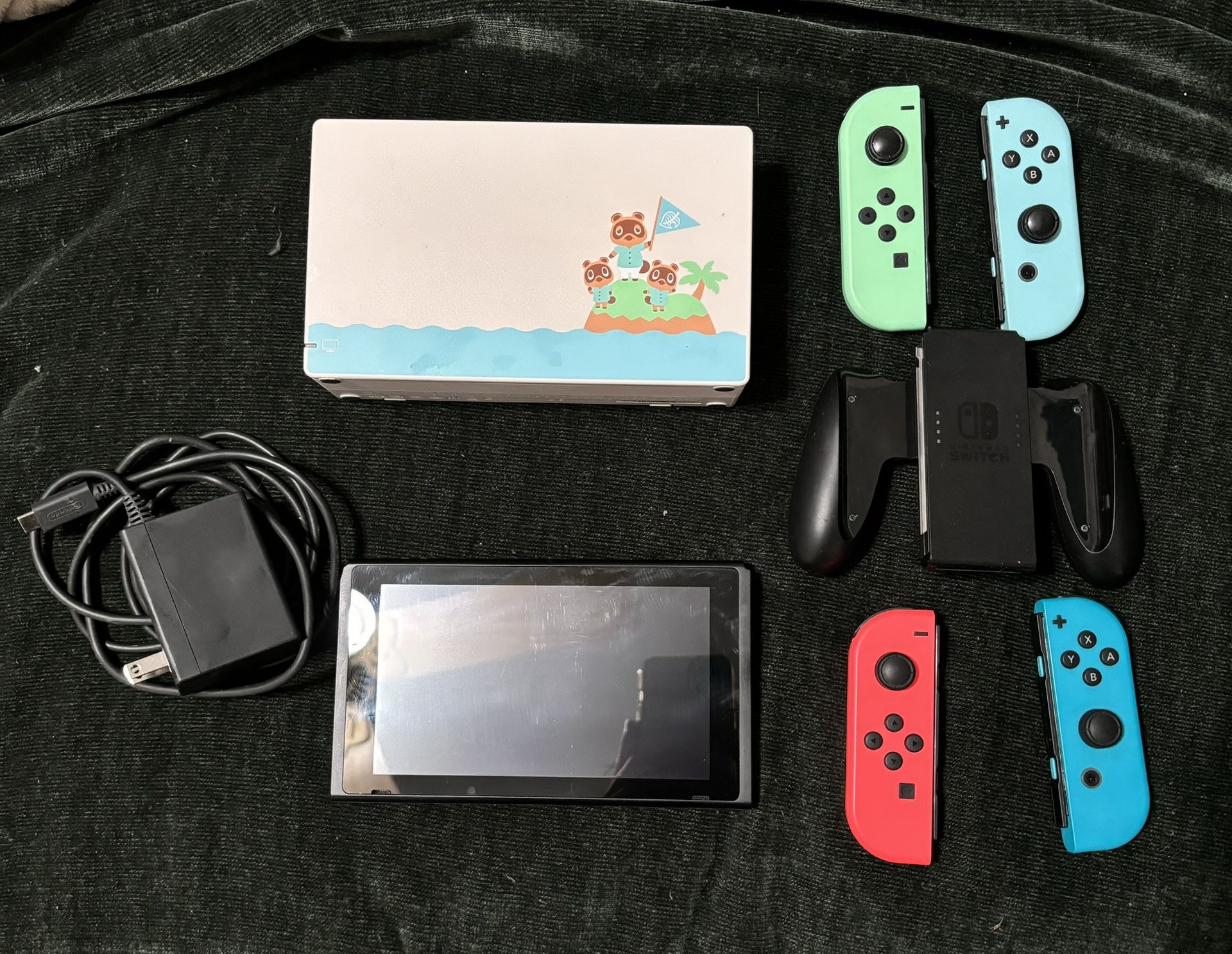 Nintendo Switch (animal crossing version) +2 Extra JoyCons