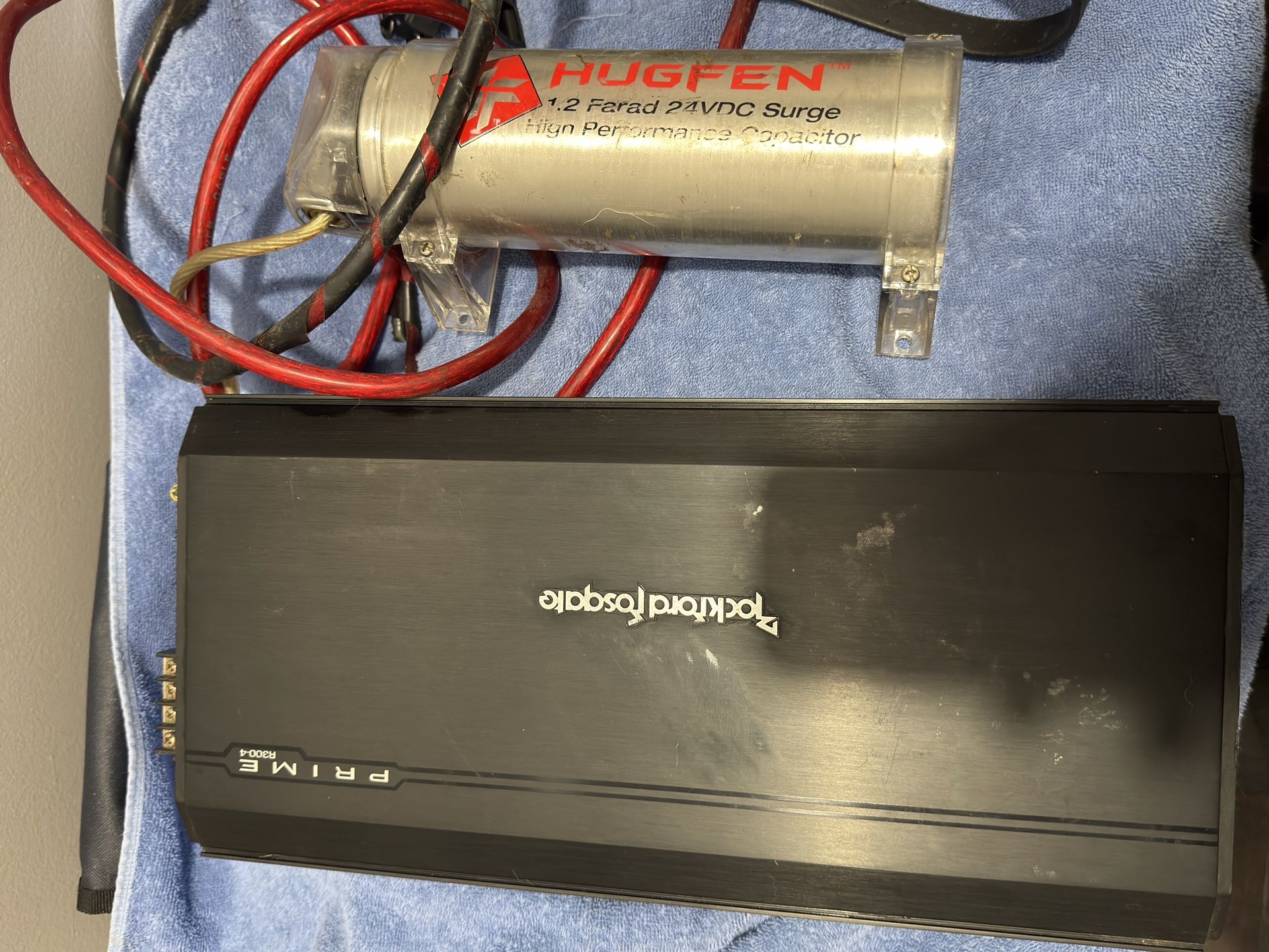 Rockford Fosgate Prime R300-4 4-channel amplifier and a Hugfen high-performance capacitor.