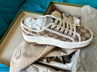 Gucci Sneakers semi used