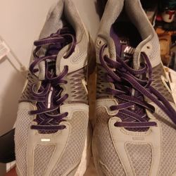 Nike Zoom Vomero Size 7