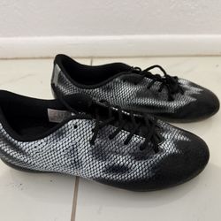 Adidas Boys Size 5 1/2 Soccer Cleats