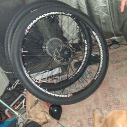 Diamondback 27.5 Bike Tires Disk Brake And Quick Release 