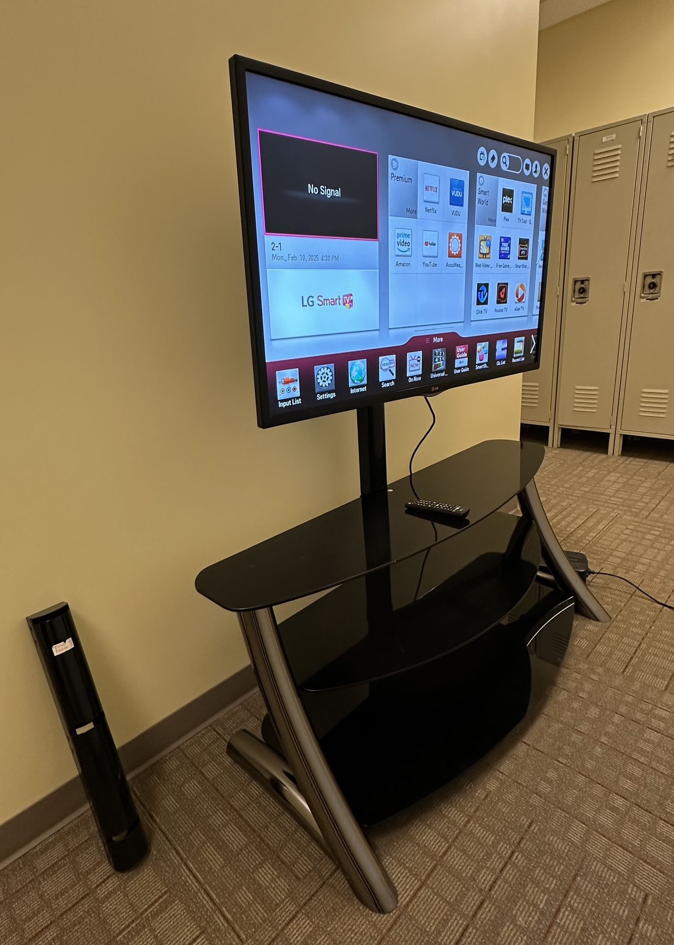 Used LG 4K UHD Smart LED TV - 50" With Glass Table And Mount Kit