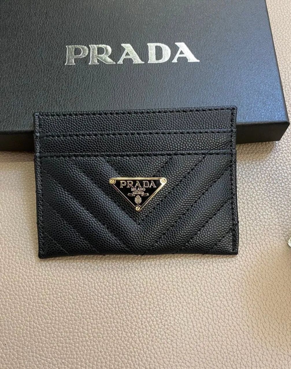 Prada Classic Leather Card Holder Unisex For Both Men And Woman