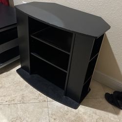 28 x 31 1/2 x 17 good condition