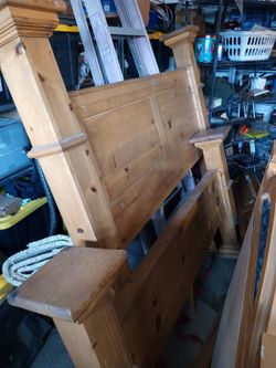 Queen size wood bed