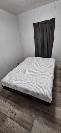 Adjustable Bed Base + Memory Foam Mattress – Like New