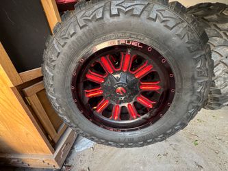 Universal Fuel rims and tires 33 x12.50 R18