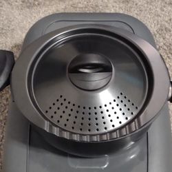 Bialetti 5.5 Quart Black Locking Pasta Pot