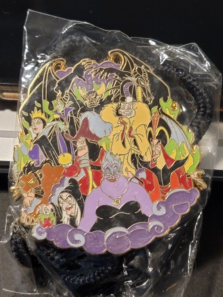 WDW - Cast Exclusive Villains Lanyard BOLO & Medallion Disney Pin 66214 NEW