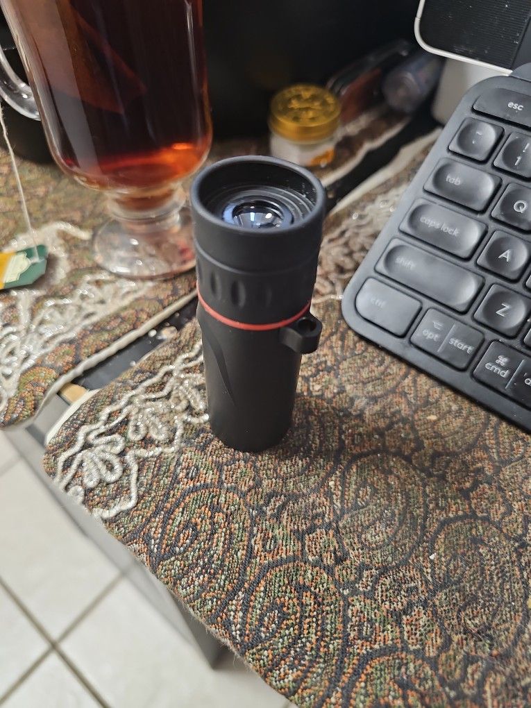 POCKET BINOCULAR WITH A CASE