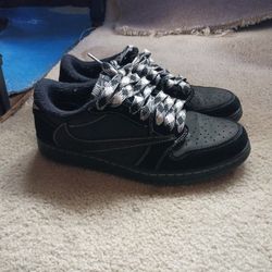 Travis Scot Size 10 Jordan Low Blk