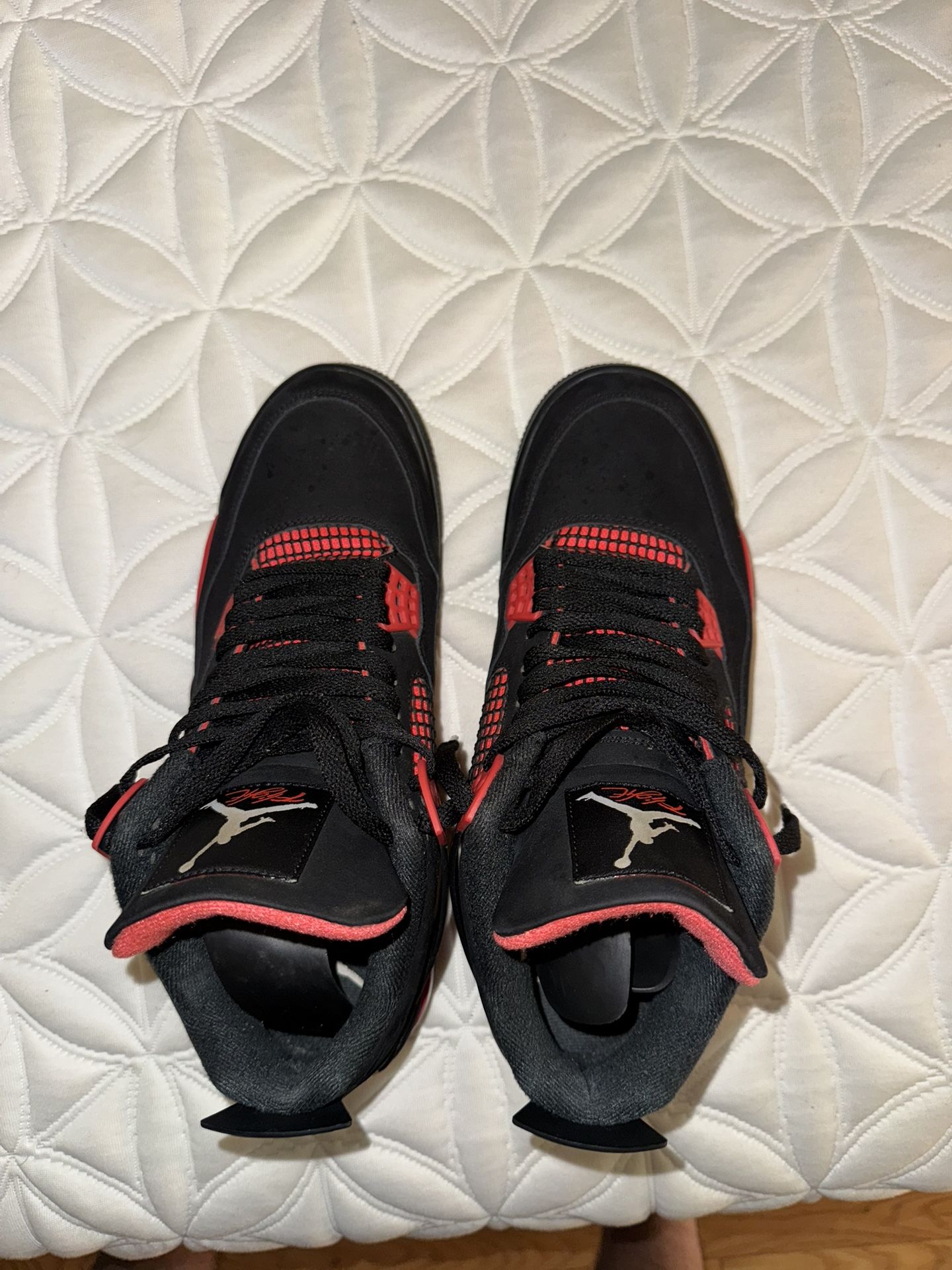 Jordan 4- Red Thunder Size 10.5