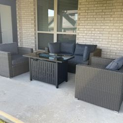 New inbox patio set (we finance and deliver)(90 day no interest payment plan)