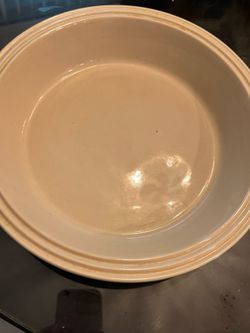 Le Crueset round pie dish