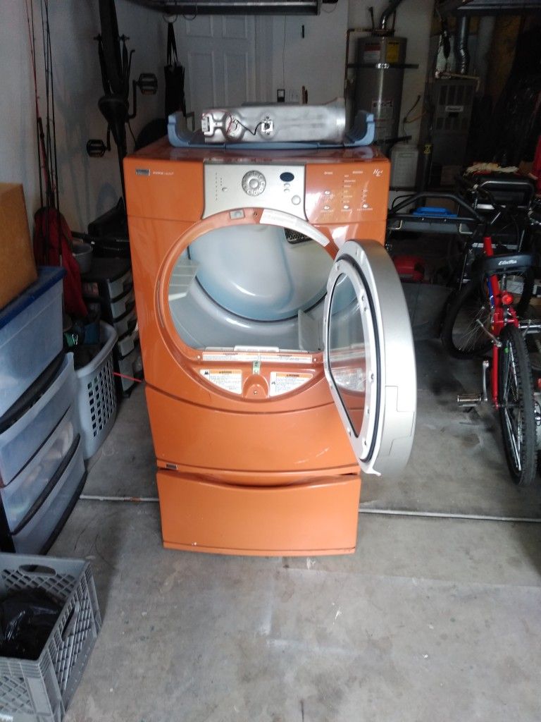Kenmore Dryer Front Load With Pedestal for Sale in Turlock,