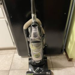 Vacuum Eureka Like New