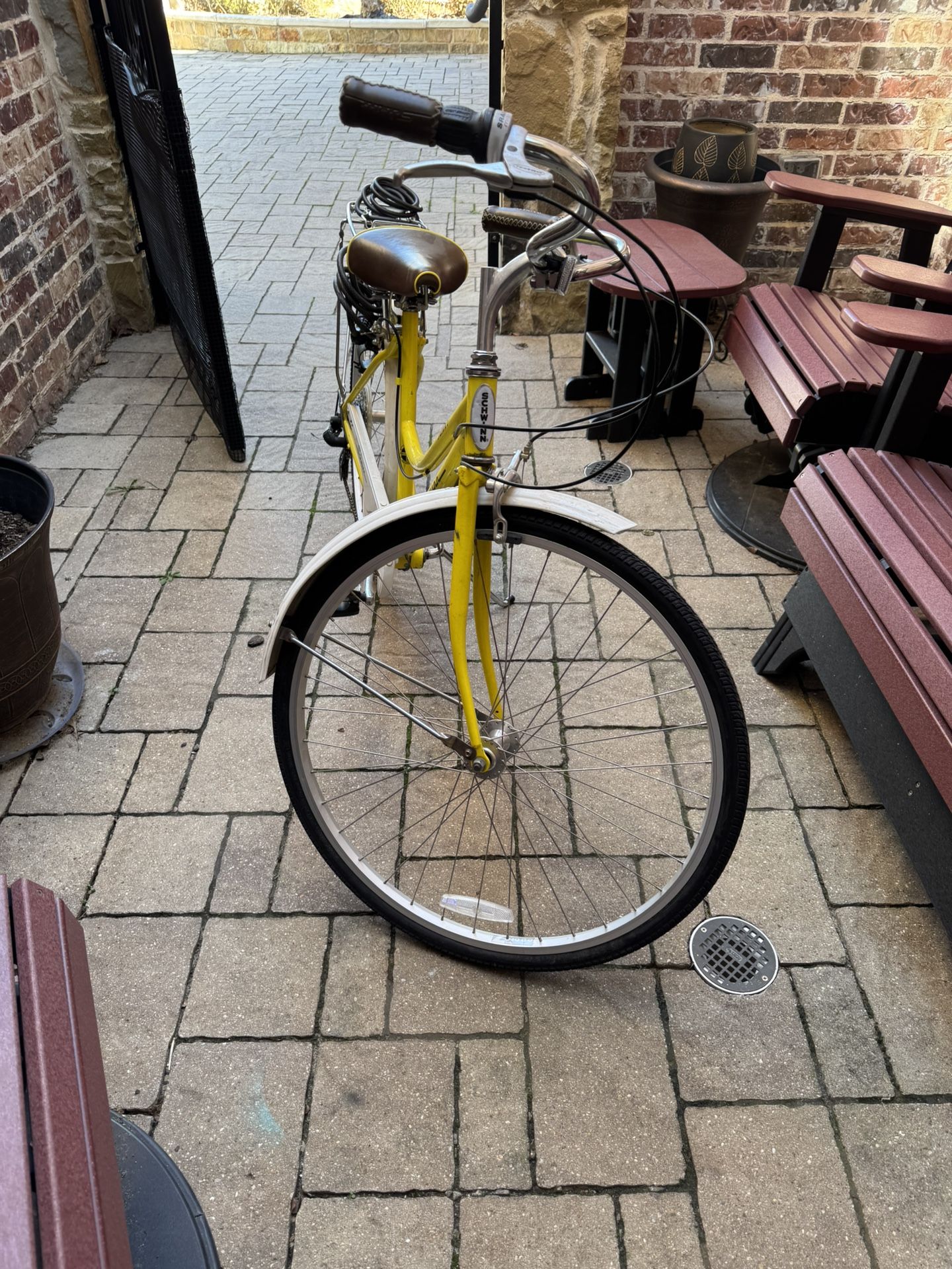 Schwinn Tent 24/26 Inch Bike 7 Speed With Lock