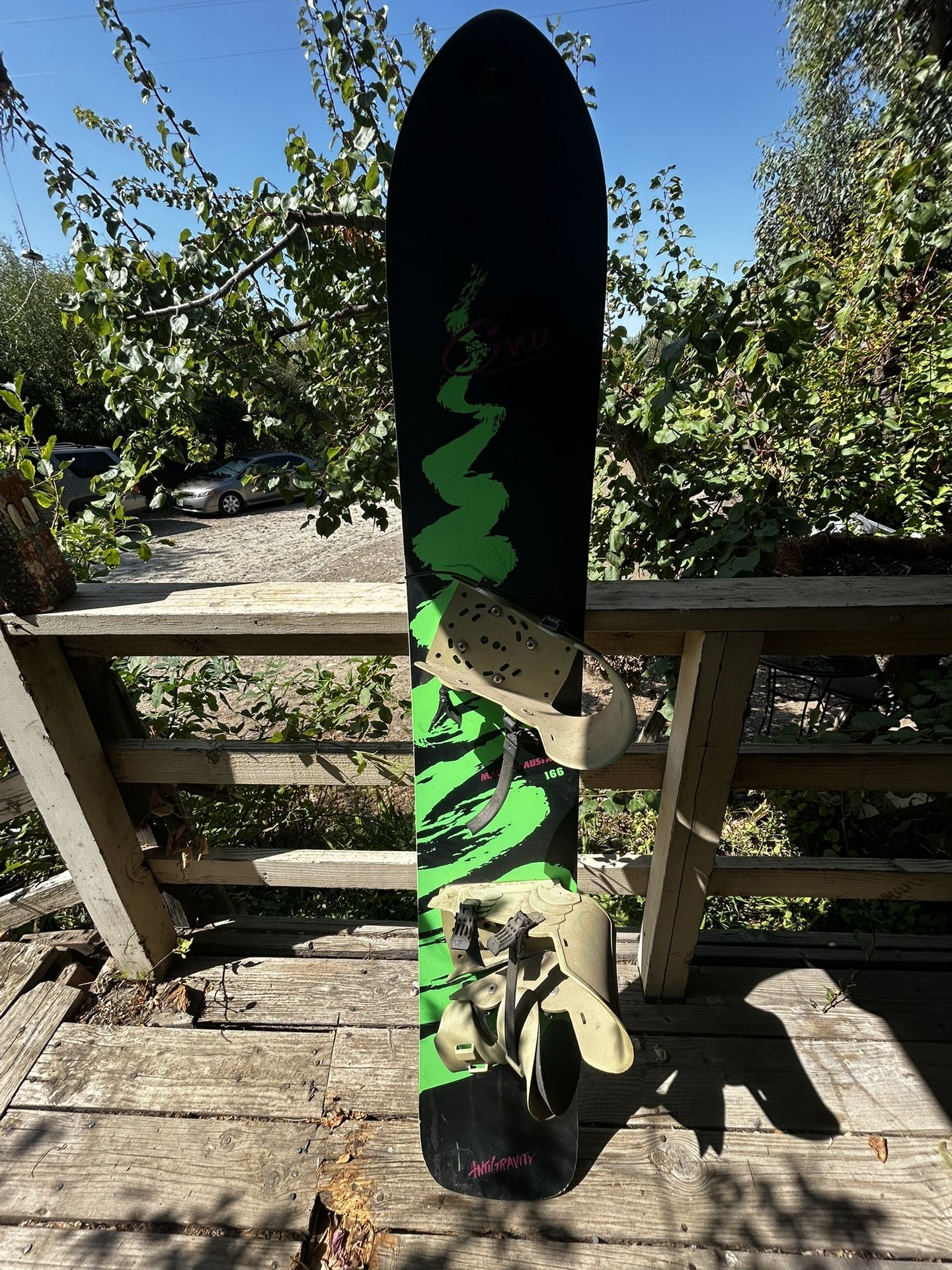 Woman’s Gru Snowboard